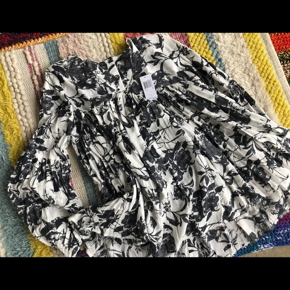 Chelsea & Theodore Women’s M Petite Tunic top - Picture 8 of 8